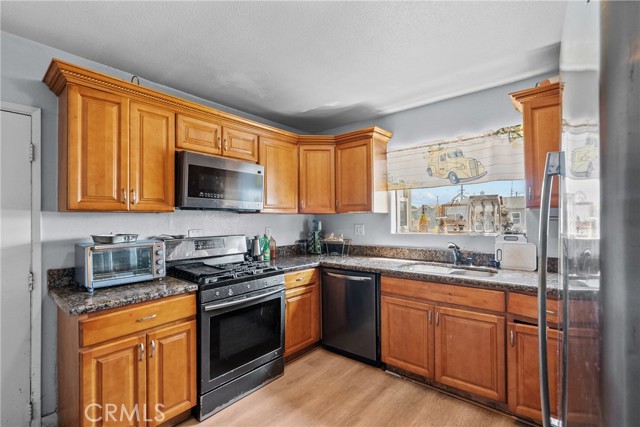 Detail Gallery Image 16 of 43 For 2001 N Salinas Ave, Los Angeles,  CA 90059 - 4 Beds | 2 Baths