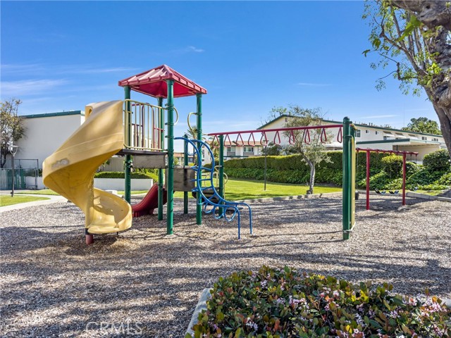 Detail Gallery Image 5 of 10 For 8122 Firth Green, Buena Park,  CA 90621 - 4 Beds | 2/1 Baths