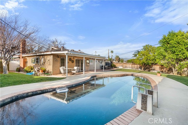 Detail Gallery Image 3 of 20 For 16708 Sunburst, Northridge,  CA 91326 - 4 Beds | 2 Baths