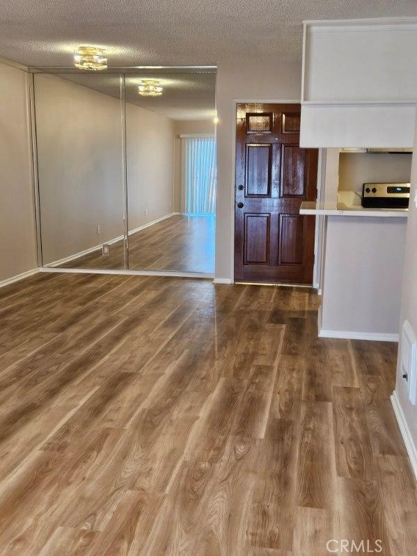 Detail Gallery Image 7 of 20 For 18307 Burbank, Tarzana,  CA 91356 - 1 Beds | 1 Baths