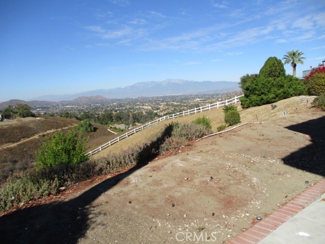 Detail Gallery Image 32 of 35 For 17474 Crestlake Ln, Riverside,  CA 92503 - 4 Beds | 2/1 Baths