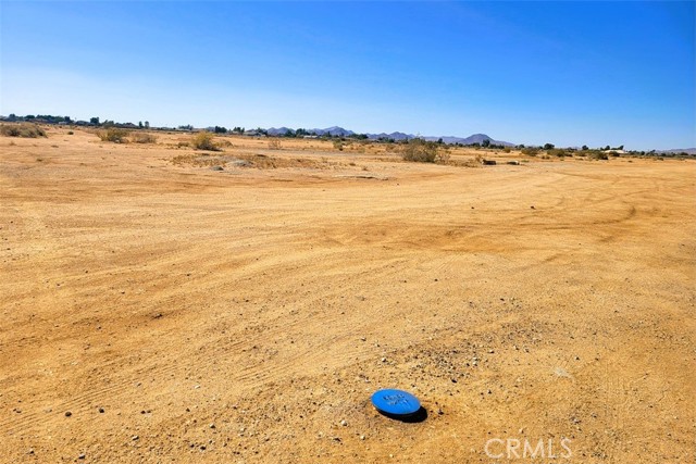 33 Mesquite Road, Apple Valley CA: https://media.crmls.org/medias/79772eb1-ac2d-4a7e-8e0c-800f0dc08b22.jpg