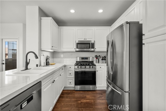 Detail Gallery Image 10 of 28 For 27262 Riverview, Valencia,  CA 91354 - 2 Beds | 2 Baths