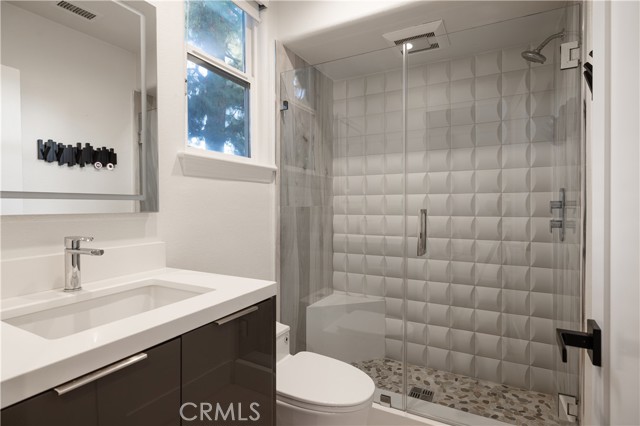 Detail Gallery Image 15 of 28 For 34 Montgomery, Newport Beach,  CA 92660 - 5 Beds | 4/1 Baths