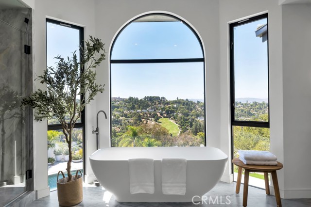 Detail Gallery Image 31 of 40 For 4015 Clarinda Dr, Tarzana,  CA 91356 - 5 Beds | 4 Baths