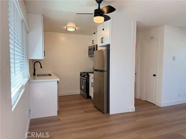 Detail Gallery Image 2 of 15 For 18657 Collins St #19,  Tarzana,  CA 91356 - 1 Beds | 1 Baths
