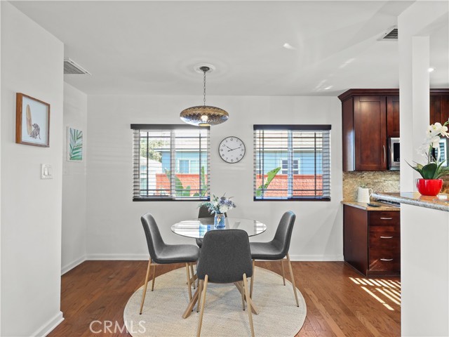 Detail Gallery Image 17 of 57 For 8110 Lesner Ave, Lake Balboa,  CA 91406 - 3 Beds | 2 Baths