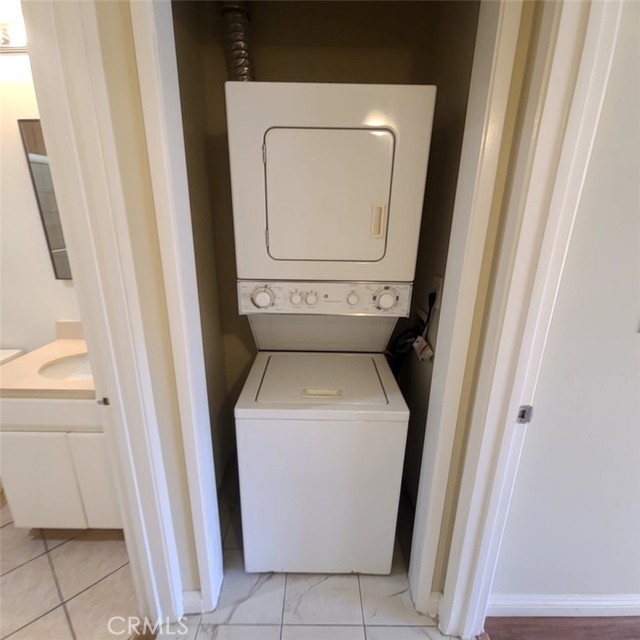 Detail Gallery Image 8 of 17 For 5060 Kester Ave #101,  Sherman Oaks,  CA 91403 - 1 Beds | 1 Baths