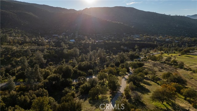 Detail Gallery Image 9 of 16 For 967 Bodfish Canyon, Bodfish,  CA 93205 - 4 Beds | 4 Baths