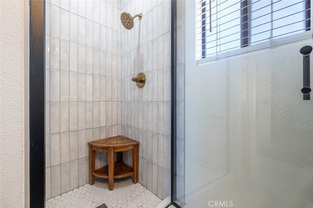 https://media.crmls.org/medias/797a357e-3bdf-435b-958b-c293c0bd2a22.jpg?preset=X-Large