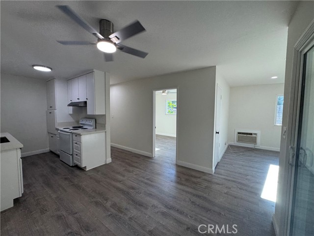 486 N Oak Street, Orange CA: https://media.crmls.org/medias/797aa17d-d2a0-41d9-a1b3-fe29ffa725a6.jpg