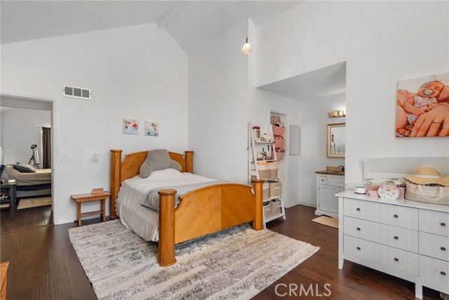 5463 Newcastle Avenue, Encino CA: https://media.crmls.org/medias/797adace-8d8d-4db2-abc0-4f676cb55aec.jpg