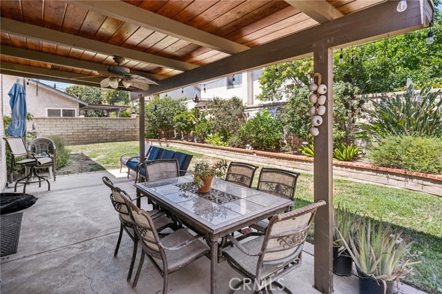 21827 Centurion Way, Saugus CA: https://media.crmls.org/medias/797ae5d2-bba1-4521-9ef6-6470a845265c.jpg