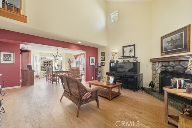 Detail Gallery Image 5 of 18 For 29045 Elk, Val Verde,  CA 91384 - 4 Beds | 3 Baths