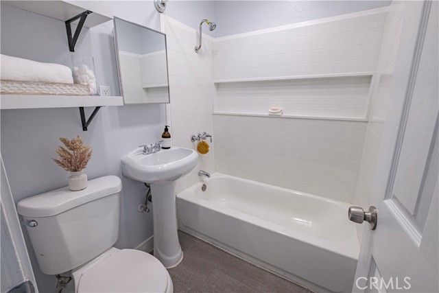 17196 Barbee St., Fontana CA: https://media.crmls.org/medias/797cb82e-b8ff-438c-b91c-c49c2fc0021e.jpg