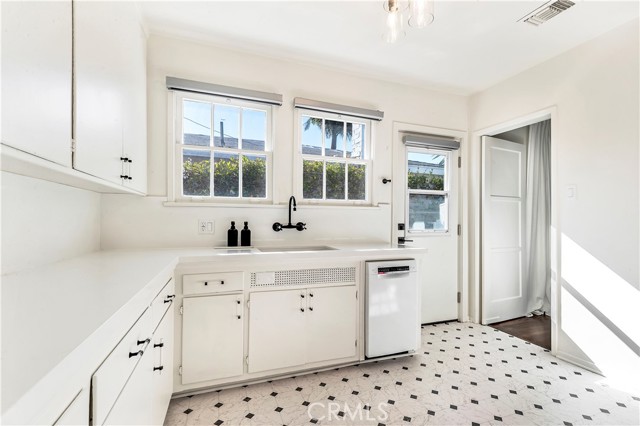 Detail Gallery Image 10 of 22 For 328 Broadway, Costa Mesa,  CA 92627 - 2 Beds | 1 Baths