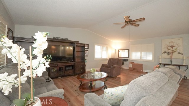 Detail Gallery Image 4 of 34 For 1010 Terrace Rd #173,  San Bernardino,  CA 92410 - 2 Beds | 2 Baths