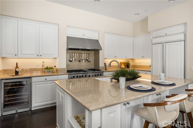 21270 Elda Cir, Huntington Beach CA: https://media.crmls.org/medias/797dde1e-af1e-4af4-aac3-6ffa90ab8a55.jpg