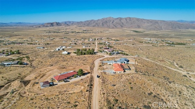 Detail Gallery Image 2 of 32 For 9045 Loma Vista Rd, Apple Valley,  CA 92308 - 4 Beds | 3 Baths