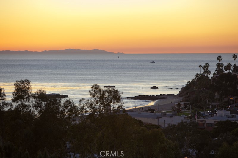 https://media.crmls.org/medias/797f4943-fed0-4de0-9a53-80f3a578d42d.jpg?preset=X-Large
