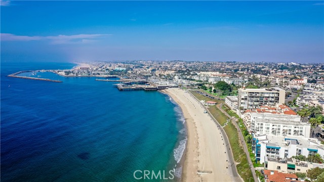 555 Esplanade, Redondo Beach CA: https://media.crmls.org/medias/797f5205-98b1-43b2-a223-864d30f75d49.jpg