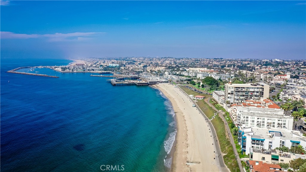 https://media.crmls.org/medias/797f5205-98b1-43b2-a223-864d30f75d49.jpg?preset=X-Large