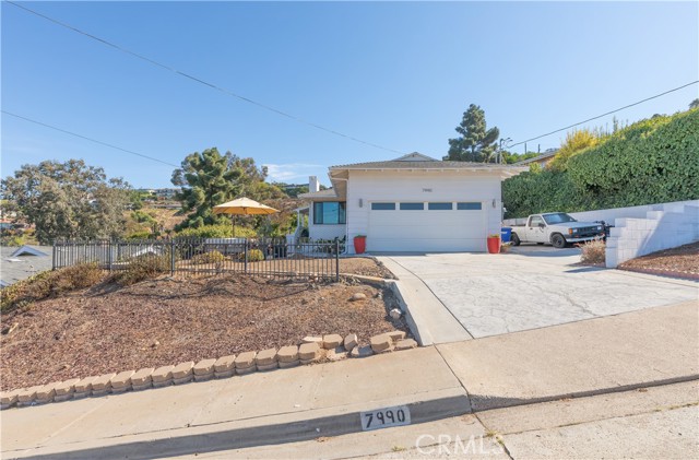 Detail Gallery Image 4 of 49 For 7990 Cinnabar Dr, La Mesa,  CA 91941 - 4 Beds | 3 Baths