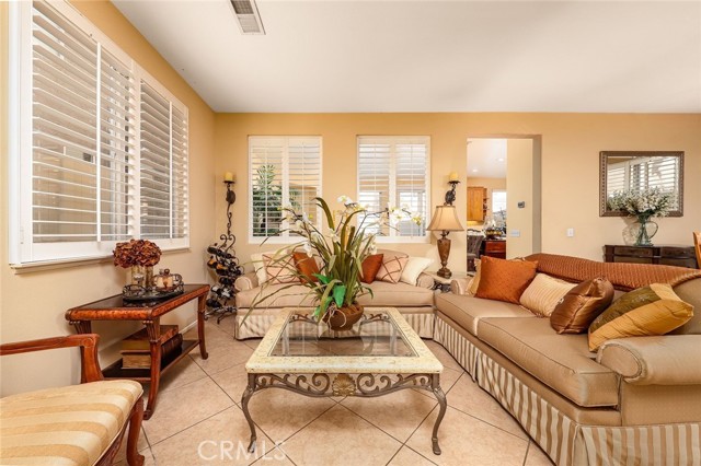 Detail Gallery Image 3 of 21 For 27635 Elkwood Ln, Castaic,  CA 91384 - 4 Beds | 2/1 Baths