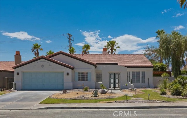 Detail Gallery Image 1 of 50 For 1105 E via via San Michael Rd, Palm Springs,  CA 92262 - 4 Beds | 3 Baths