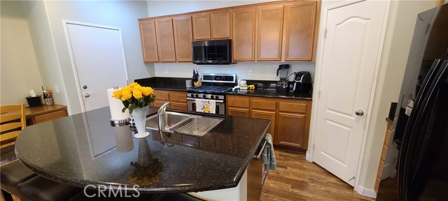 Detail Gallery Image 9 of 54 For 15723 Parkhouse Dr #59,  Fontana,  CA 92336 - 4 Beds | 2/1 Baths