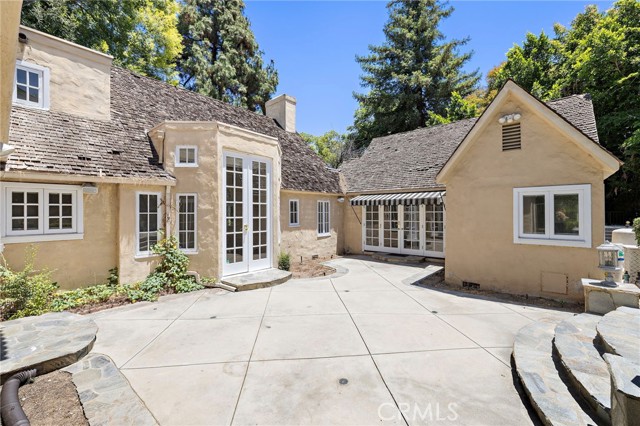 1181 Old Mill Rd, San Marino CA: https://media.crmls.org/medias/7982710d-82e1-461b-ab2f-3d25bf21ecd4.jpg