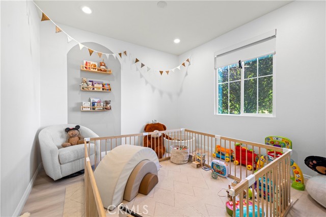 Detail Gallery Image 20 of 60 For 24106 Village Cir, Valencia,  CA 91354 - 4 Beds | 3 Baths