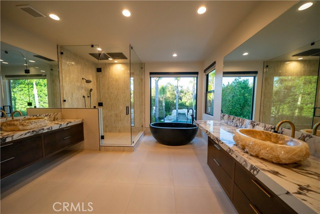 Detail Gallery Image 55 of 74 For 17437 Oak Creek Ct, Encino,  CA 91316 - 5 Beds | 5/1 Baths