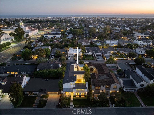 2217 Laurel Place, Newport Beach CA: https://media.crmls.org/medias/7985e4cc-604a-41ea-b344-4e34465dde02.jpg