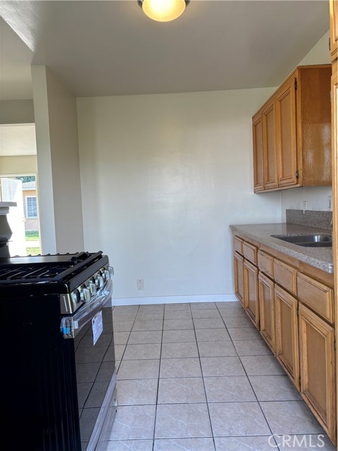 Detail Gallery Image 10 of 23 For 7224 1/4 Florence Ave, Downey,  CA 90240 - 2 Beds | 1 Baths