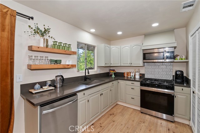 Detail Gallery Image 9 of 53 For 696 Rose, Twin Peaks,  CA 92391 - 4 Beds | 2 Baths