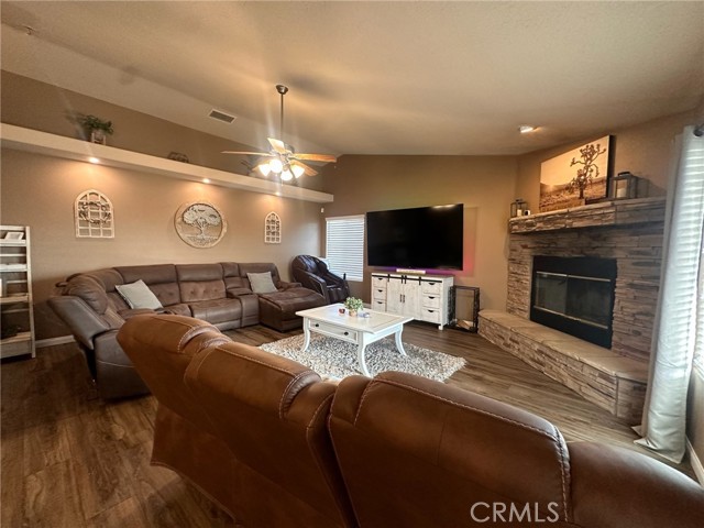 Detail Gallery Image 22 of 30 For 15454 Mustang Ave, Apple Valley,  CA 92307 - 4 Beds | 3 Baths