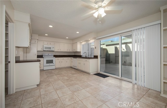 Detail Gallery Image 10 of 23 For 1407 Camelot Dr, Corona,  CA 92882 - 3 Beds | 1/1 Baths