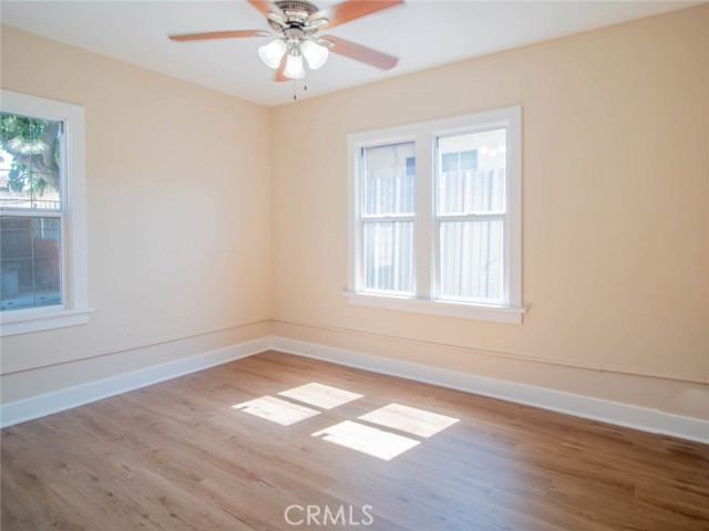 1805 W 35th Street, Los Angeles CA: https://media.crmls.org/medias/798794a8-1d29-45f2-b923-5090eb19398d.jpg