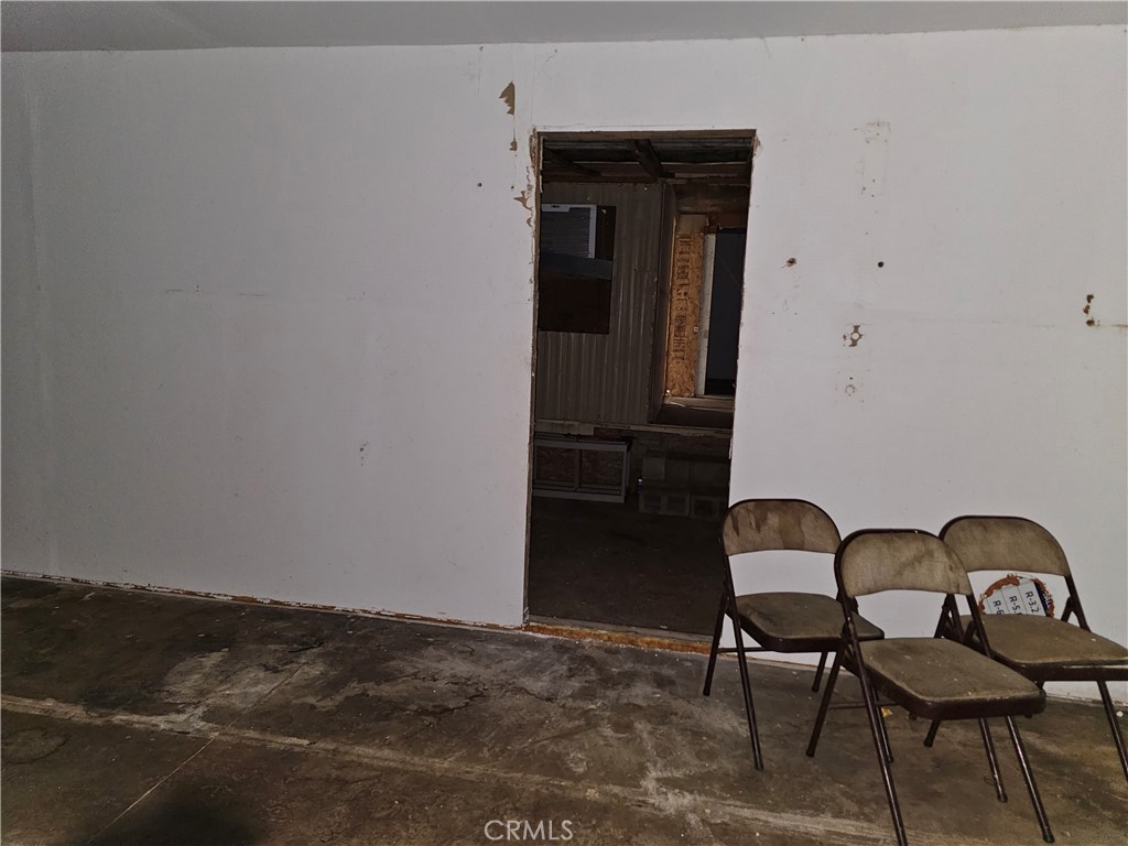 https://media.crmls.org/medias/7987b2ef-7a3e-4bb4-8f2a-eef0e13b4a1e.jpg?preset=X-Large