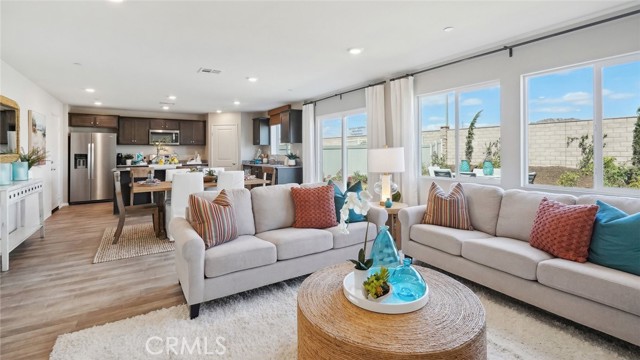 Detail Gallery Image 4 of 12 For 31223 Shining Willow Dr, Winchester,  CA 92596 - 4 Beds | 3 Baths