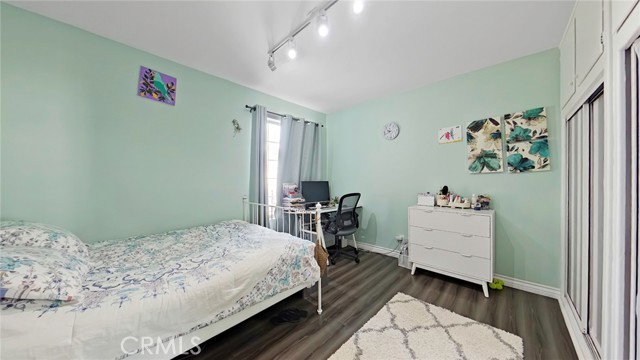 5633 Denny photo 26