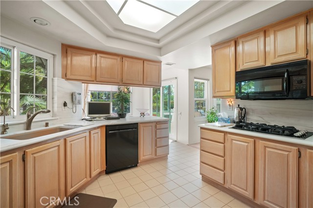 Detail Gallery Image 14 of 41 For 2124 Cervato Dr, Camarillo,  CA 93012 - 4 Beds | 2/1 Baths
