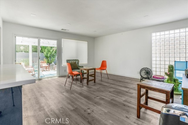 2481 S Bundy Drive, Los Angeles CA: https://media.crmls.org/medias/7989d307-4c17-4667-ae68-8db2ca7ce5da.jpg