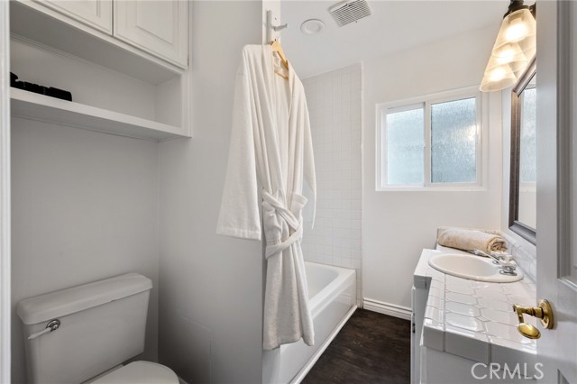 1122 Cranbrook Avenue, Torrance CA: https://media.crmls.org/medias/798a0e12-5978-492c-a81e-81b746a3e828.jpg