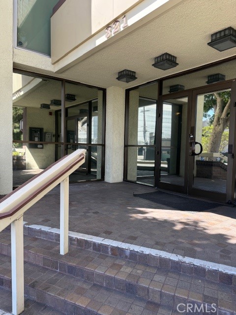 321 S San Vicente S Boulevard, Los Angeles CA: https://media.crmls.org/medias/798a938d-b018-42f3-9e57-700269f9266c.jpg