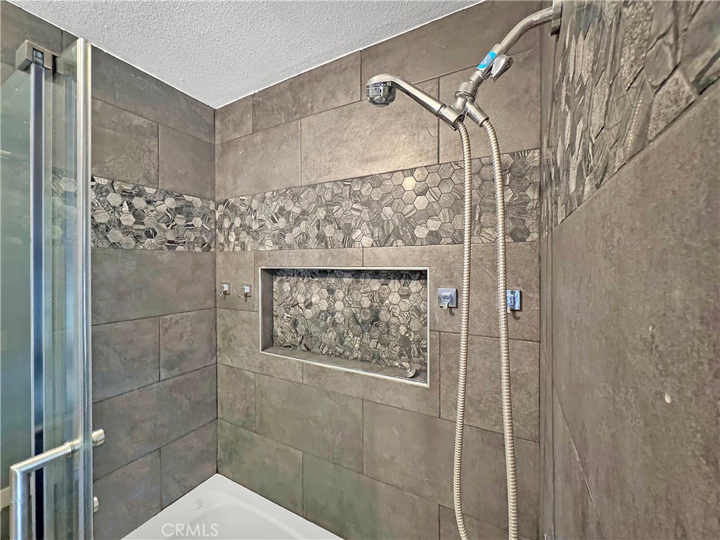 https://media.crmls.org/medias/798ab059-1cdd-48b8-b122-251c50386b49.jpg?preset=X-Large