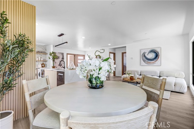 5222 Cedros Avenue, Sherman Oaks CA: https://media.crmls.org/medias/798b0508-f461-4ece-a667-97f9a5069574.jpg