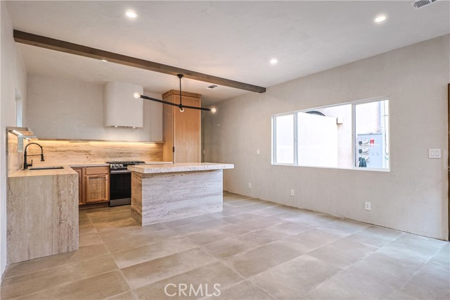 817 N Orange Grove Avenue, West Hollywood CA: https://media.crmls.org/medias/798b4e8d-9802-4a34-8c05-934c66965eae.jpg