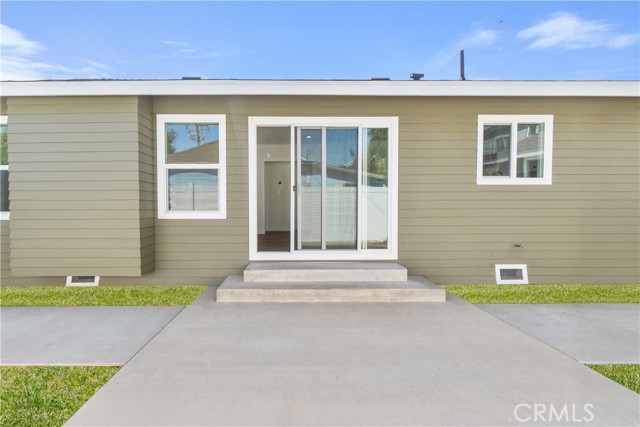 1027 E 10th St, Long Beach CA: https://media.crmls.org/medias/798bea84-c478-43df-8a44-bbe1fd519df5.jpg